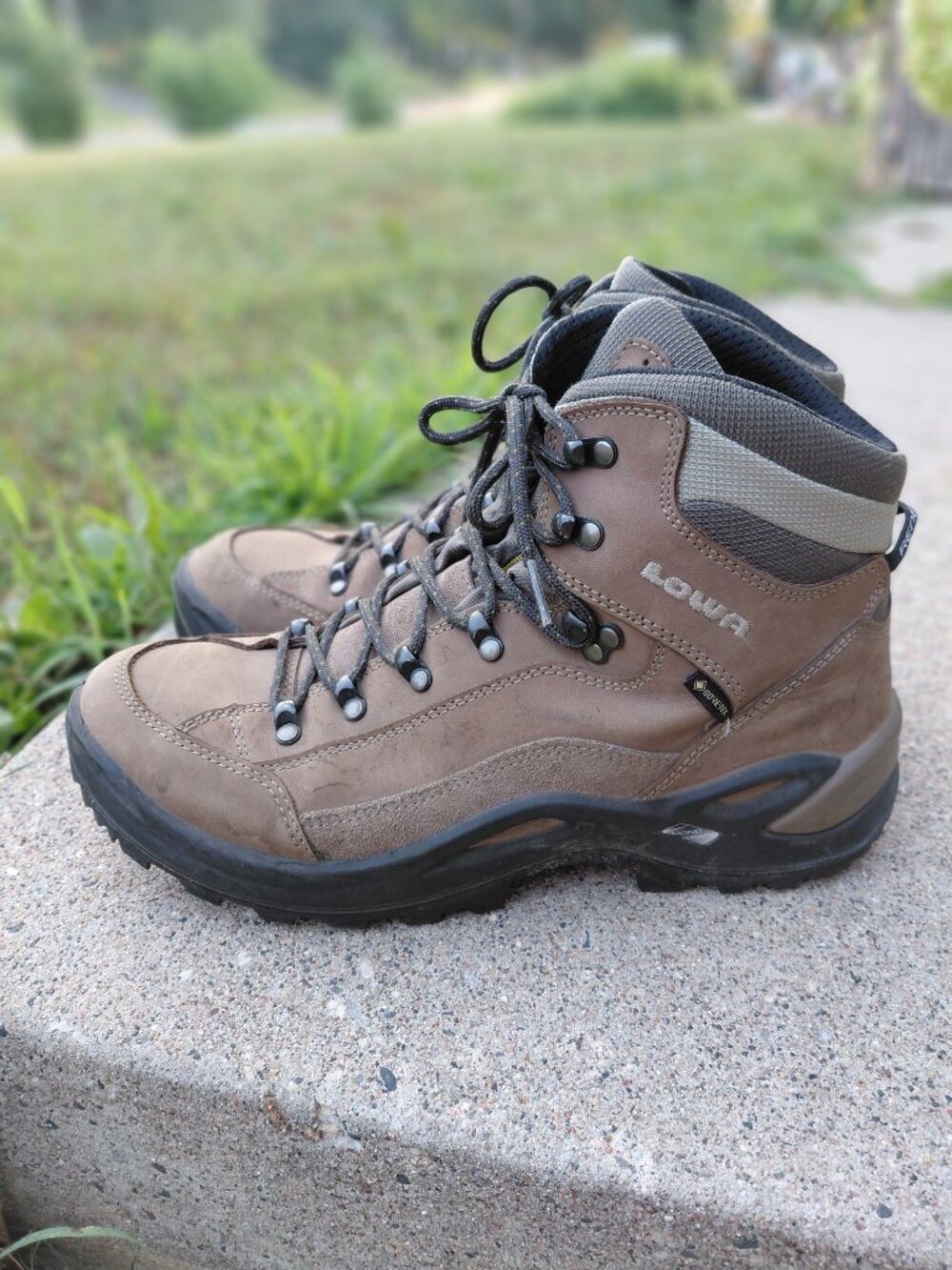 EUC LOWA Renegade GTX Mid Hiking Boots Leather Women US 10.5 EU 42.5